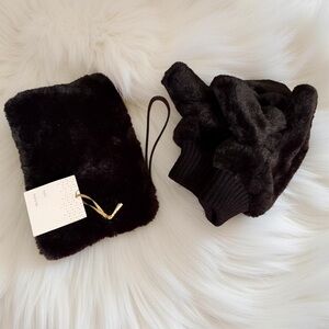 House of Harlow NWT Elegant Black Faux Fur Wristlet Clutch and Mitten Set